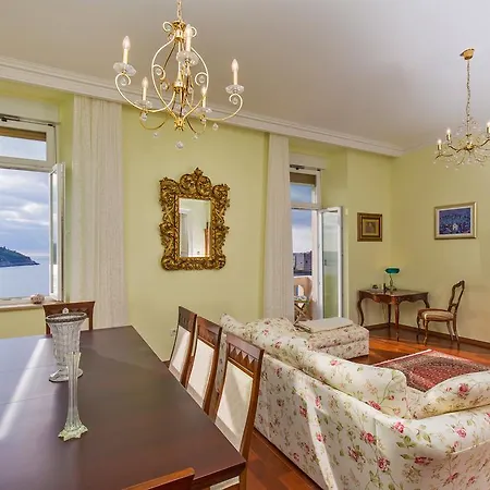 Apartment Luxury Seafront Banje