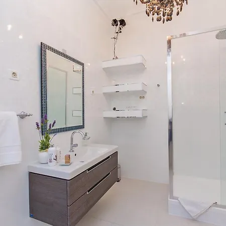 Luxury Seafront Banje Apartment